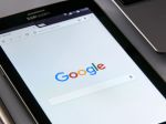 Google, YouTube a Facebook bránia ruským štátnym médiám zarábať peniaze z reklamy