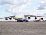 Ukrajinský minister: Rusi zničili najväčšie lietadlo na svete Antonov An-225