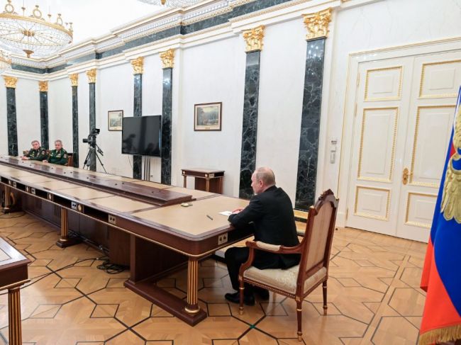 Biely dom: Putin "vymýšľa hrozby, ktoré neexistujú"