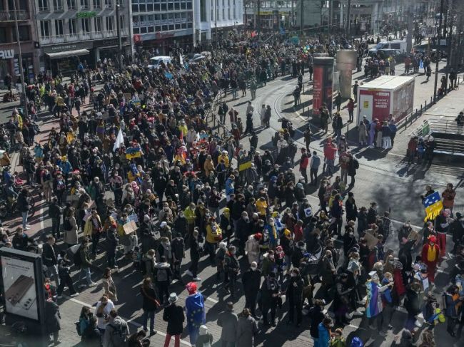 V Kolíne nad Rýnom sa zišlo na pochode proti vojne štvrť milióna ľudí