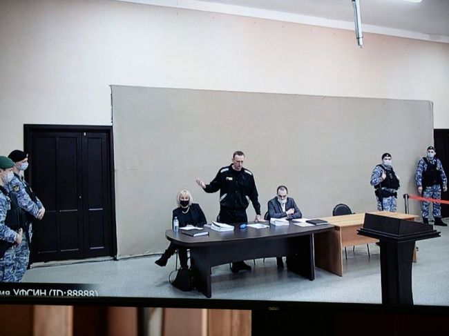 Navaľného stúpenci vyzvali na občiansku neposlušnosť kvôli Ukrajine