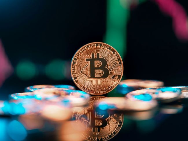 Bitcoin ako nástroj na obchádzanie sankcií? Kryptomena druhý deň po sebe posilnila