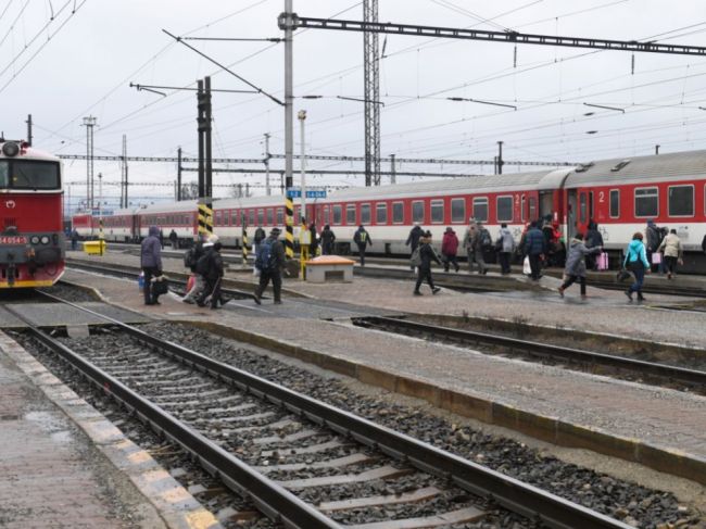 Košická vlaková stanica hlási alarmujúcu situáciu, eviduje nával utečencov