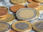Euro sa v utorok výrazne oslabilo