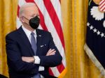 Agresora musíme zastaviť čím skôr, povedal Zelenskyj Bidenovi