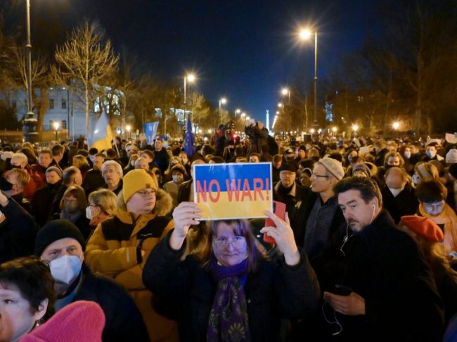 Maďarská opozícia zorganizovala v Budapešti protest namierený aj proti Putinovi