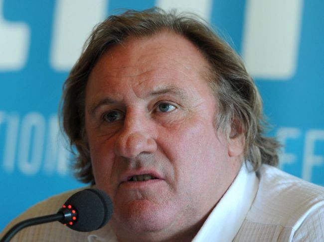 Putinov priateľ a francúzsky herec Depardieu nesúhlasí s "bratovražednou vojnou"