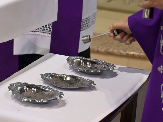 Popolcovou stredou sa začína 40-dňové pôstne obdobie