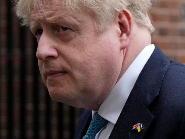 Johnson: Ruská armáda sa na Ukrajine dopustila vojnových zločinov