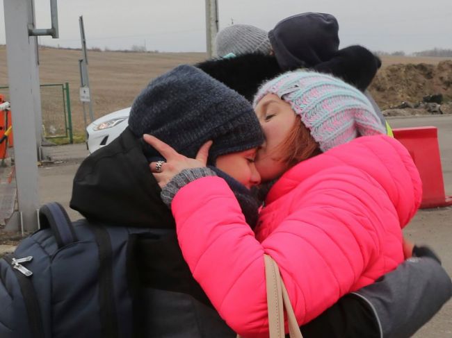 EÚ aj naďalej koordinuje pomoc pre utečencov z Ukrajiny, Slovensku pomôžu Gréci a Nemci