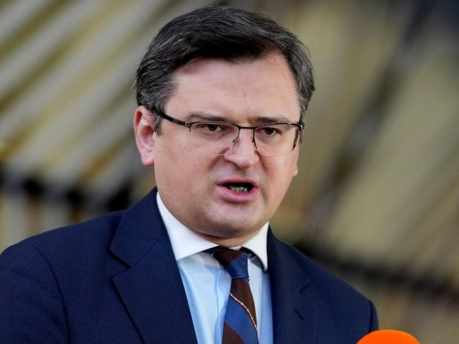 Kuleba: Už viac ako 1000 cudzincov prišlo bojovať za Ukrajinu