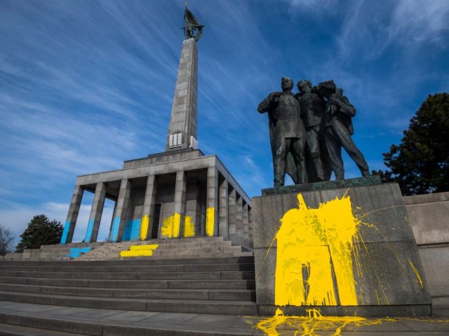 Poškodený Slavín budú musieť obnoviť reštaurátori