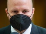 Minister obrany je v nemocnici, ruší svoj program