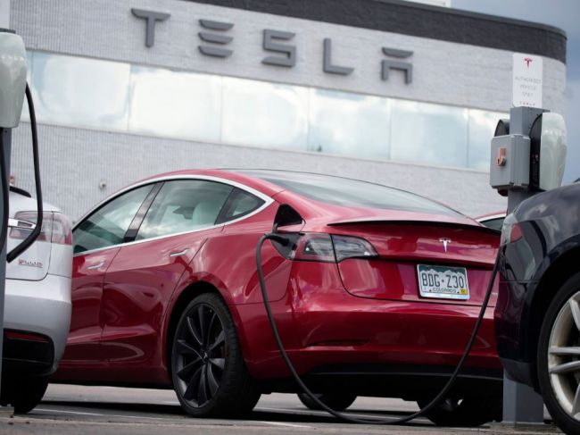Tesla získala povolenie na prevádzku svojho prvého európskeho závodu pri Berlíne