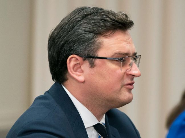 Zelenskyj a Kuleba lobujú za bezletovú zónu nad Ukrajinou i za dodávku lietadiel