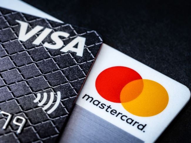 Mastercard a Visa pozastavujú operácie v Rusku kvôli jeho invázii na Ukrajinu