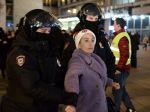 Rusko zatklo 5000 ľudí za jediný deň protestov proti vojne na Ukrajine