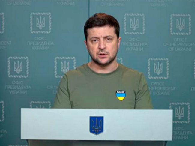 Zelenskyj žiada od Západu vojenské lietadlá a bojkot ruskej ropy a exportu