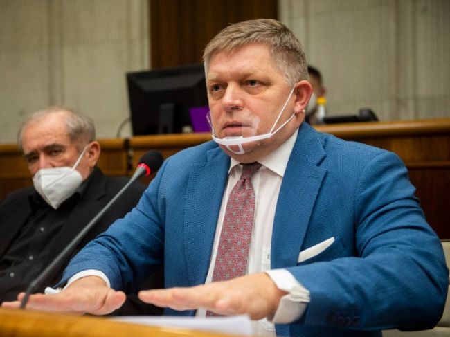 Fico: Ako premiér by som odmietol zastavenie dovozu ruskej ropy a plynu