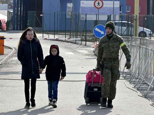 Armáda ČR vyslala na Slovensko vojakov, ktorí pomôžu utečencom z Ukrajiny