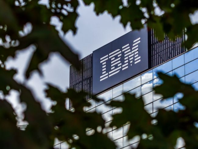 Americký technologický koncern IBM zastavil všetky svoje aktivity v Rusku