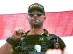 V súvislosti s útokom na Kapitol zatkli vodcu organizácie Proud Boys