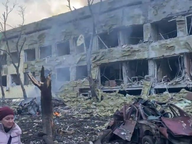 Video: Ruská armáda zničila detskú nemocnicu v Mariupole
