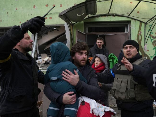 Pri útoku na detskú nemocnicu s pôrodnicou v Mariupole zomreli traja ľudia, aj dieťa
