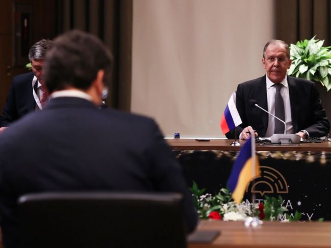 Rokovanie Kulebu s Lavrovom skončilo, ukrajinský minister neodchádzal nadšený