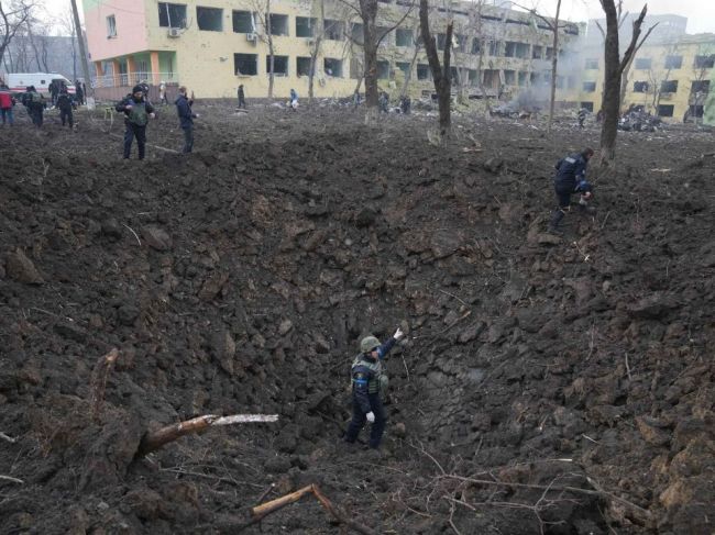 Zalužnyj: Rusko vypálilo na ukrajinské mestá a dediny už 328 riadených striel