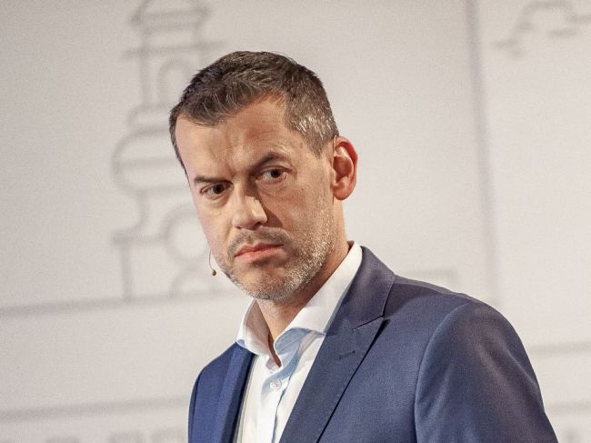 Kašper uznáva dodávku vojenského materiálu Kyjevu, Kamenický vidí riziko