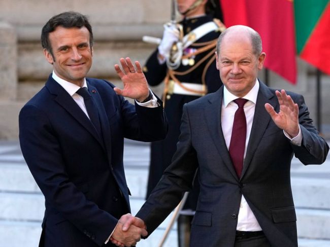 Macron a Scholz vyzývajú Putina, aby ukončil obliehanie Mariupolu