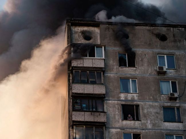 V Kyjeve bolo počuť v utorok ráno najmenej tri silné explózie