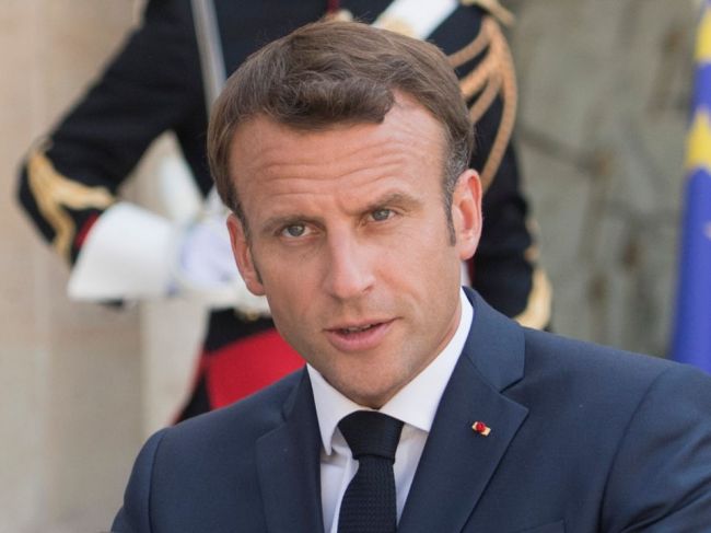 Macron chce hovoriť s Putinom o ochrane pre ruskú novinárku Ovsiannikovovú