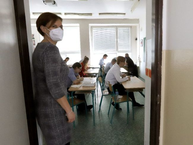 Žiaci v stredu maturujú z cudzieho jazyka, najčastejšie si vyberajú angličtinu