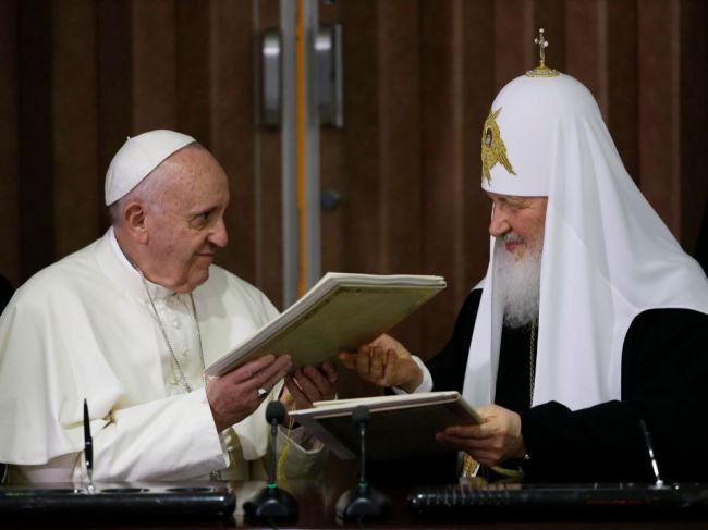Patriarcha Kirill a pápež František dúfajú, že bude na Ukrajine dosiahnutý mier