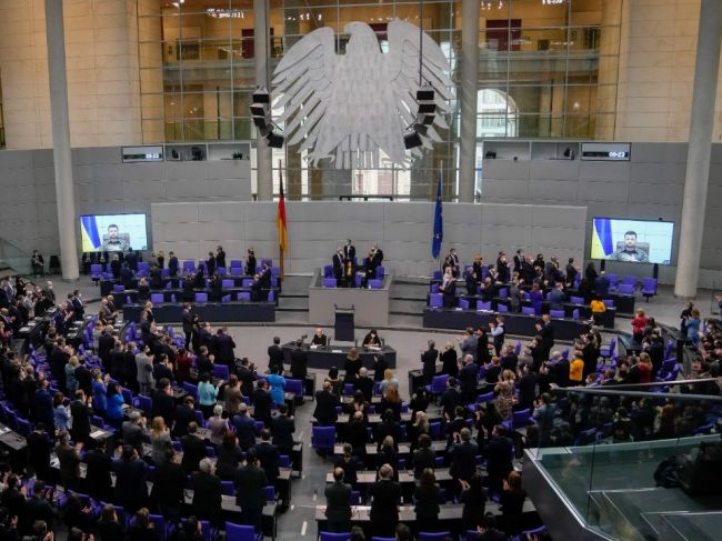 Zelenskyj v Bundestagu: Rusko chce Európu rozdeliť novým "berlínskym" múrom