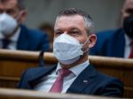 Pellegrini vysvetľuje auto so šoférom, OĽANO žiada zverejnenie zmlúv