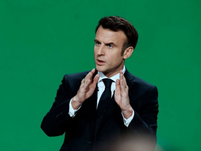 Macron predstavil na verejnosti svoj volebný program