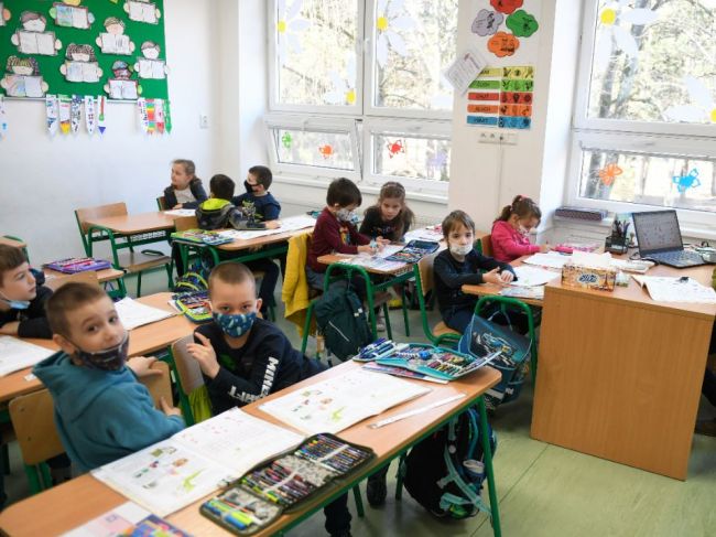 Školy dostanú 200-eurový príspevok na každého ukrajinského žiaka