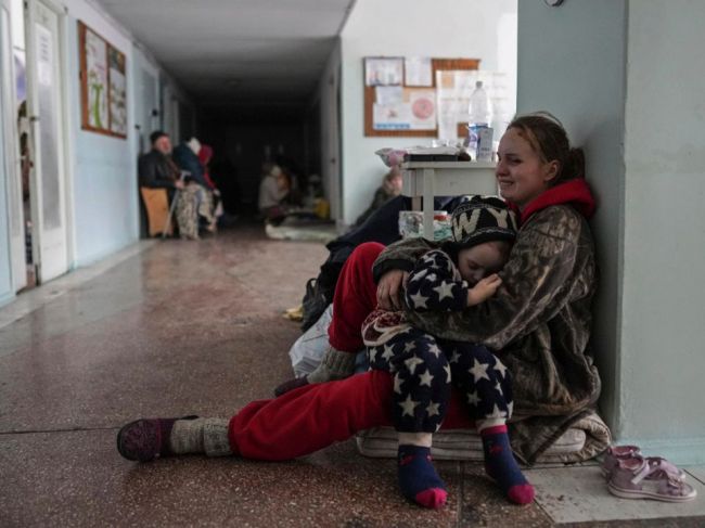 Grécko chce znovu vybudovať zničenú pôrodnicu v ukrajinskom meste Mariupol