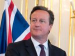 Bývalý britský premiér Cameron kamiónom vezie do Poľska pomoc pre ukrajinských utečencov