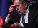 Trussová: Rusko odvádza pozornosť; Lavrov: Rokovania brzdia Američania