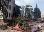 Mariupol: Po bombardovaní umeleckej školy zostali pod troskami ľudia