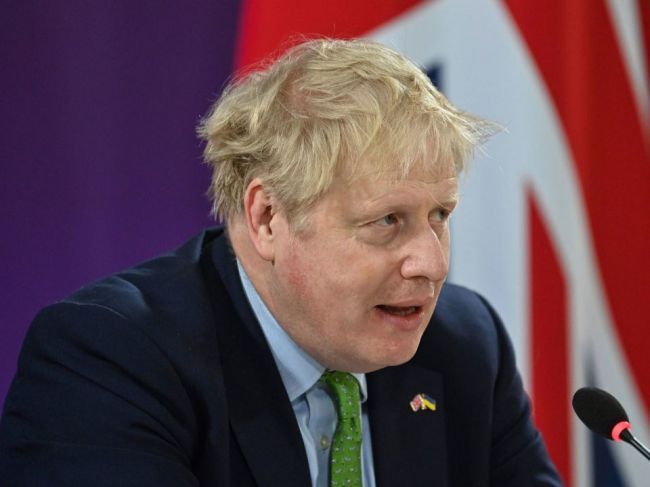 Johnson hovoril so Zelenským, prisľúbil pokračovanie vojenskej pomoci Ukrajine