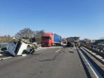 Vážna nehoda na R1: Na mieste zasahujú všetky záchranné zložky vrátane vrtuľníka