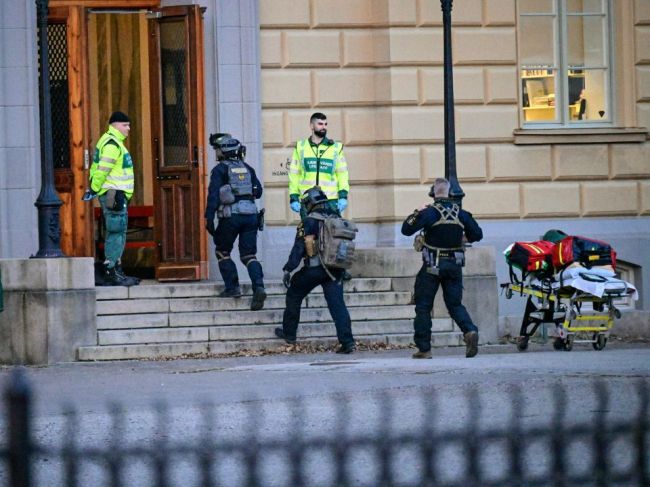 Pri útoku na strednej škole v Malmö sa zranilo niekoľko osôb