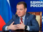 Medvedev: Spojené štáty sa za posledných 30 rokov snažia zničiť Rusko