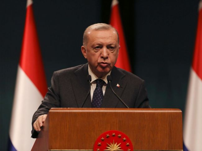 Erdogan vyzval Putina, aby z Ukrajiny odišiel so cťou