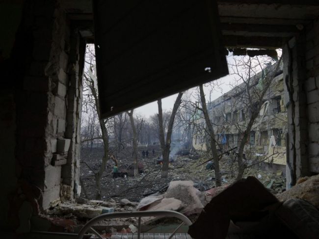 Macron: S Gréckom a Tureckom pracujeme na humanitárnej operácii pre Mariupol